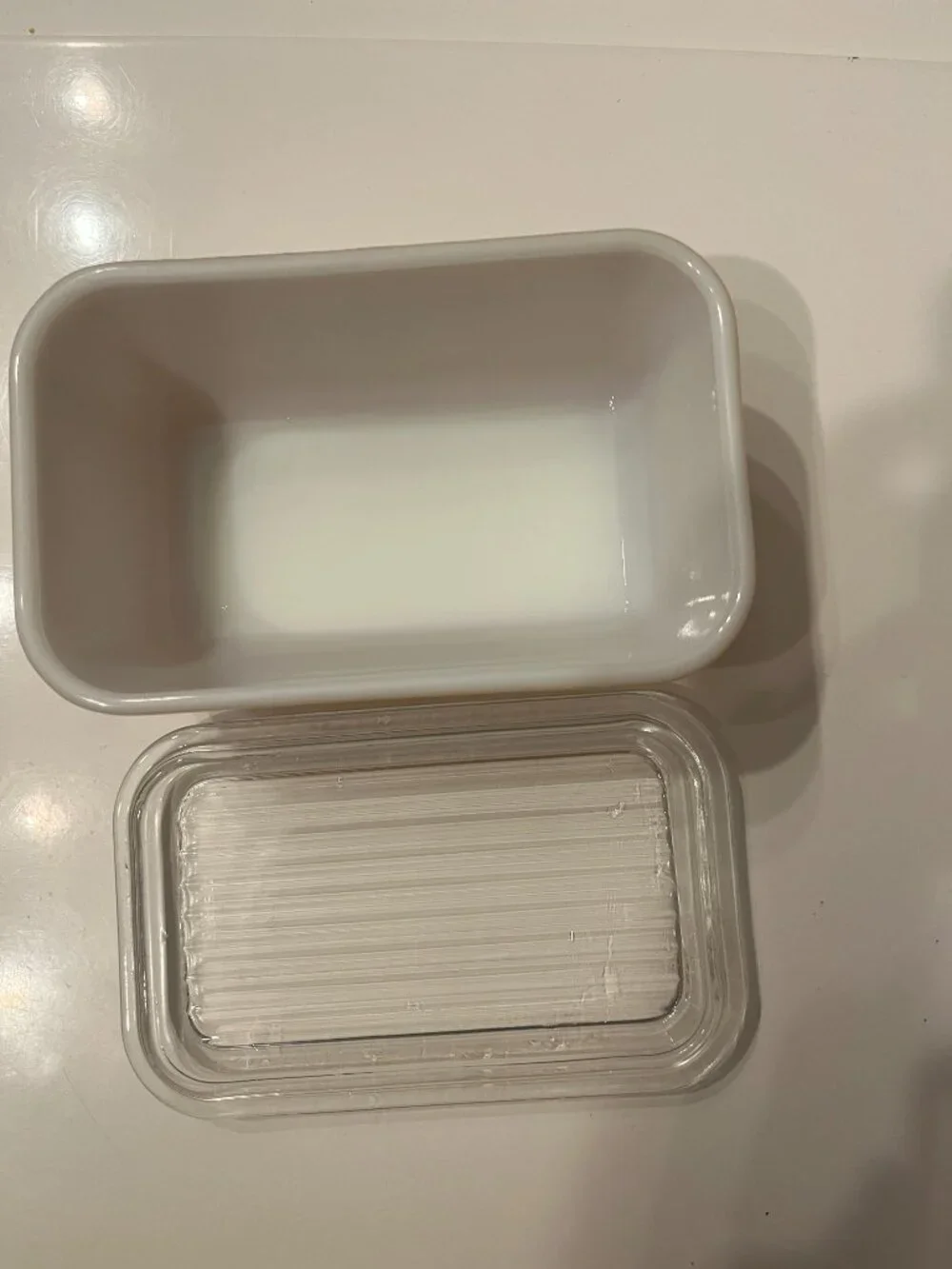 Pyrex Refrigerator Dish with Lid (Vintage Butteryfly Gold Style 0502  1.5 Pints
